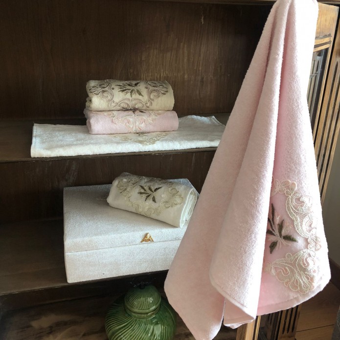 Pink Velvet Towel, Cream Hand Towel, Beige Face Towel inside Luxurious Velvet Box, Bridal, Wedding Gift, Christmas Gift, Gift For Her