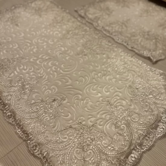 Exclusive Cream on Silver Lace Washable Bathmat, Cream Non-Slip Bathrug
