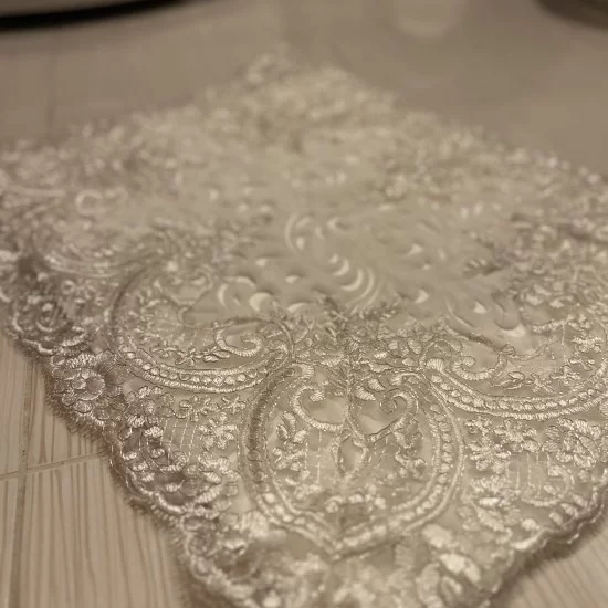 Exclusive Cream on Silver Lace Washable Bathmat, Cream Non-Slip Bathrug