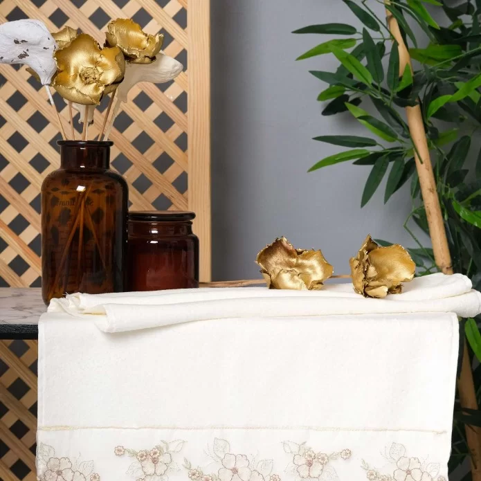Begonia Design Cream with Beige Hand Towel 4 Piece Set Begonia Design Cream with Beige Hand Towel 4 Piece Set