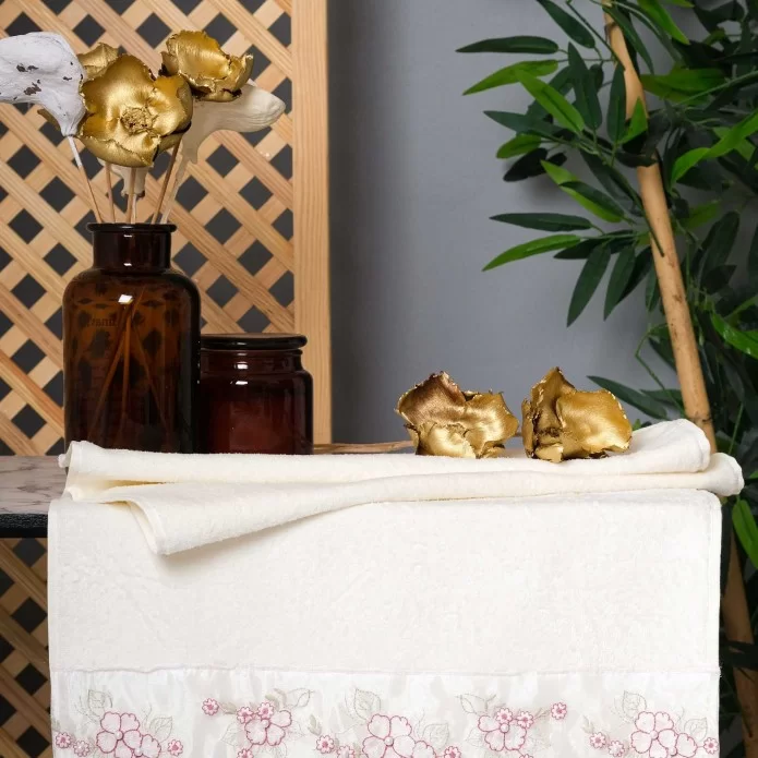 Begonia Design Cream with Pink Hand Towel 4 Piece Set Begonia Design Cream with Pink Hand Towel 4 Piece Set