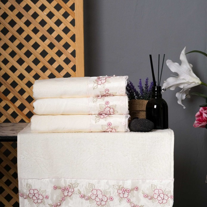 Begonia Design Cream with Pink Hand Towel 4 Piece Set