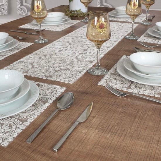 LUXURIOUS SQUARE SHAPE TABLE RUNNER AND PLACEMAT SET