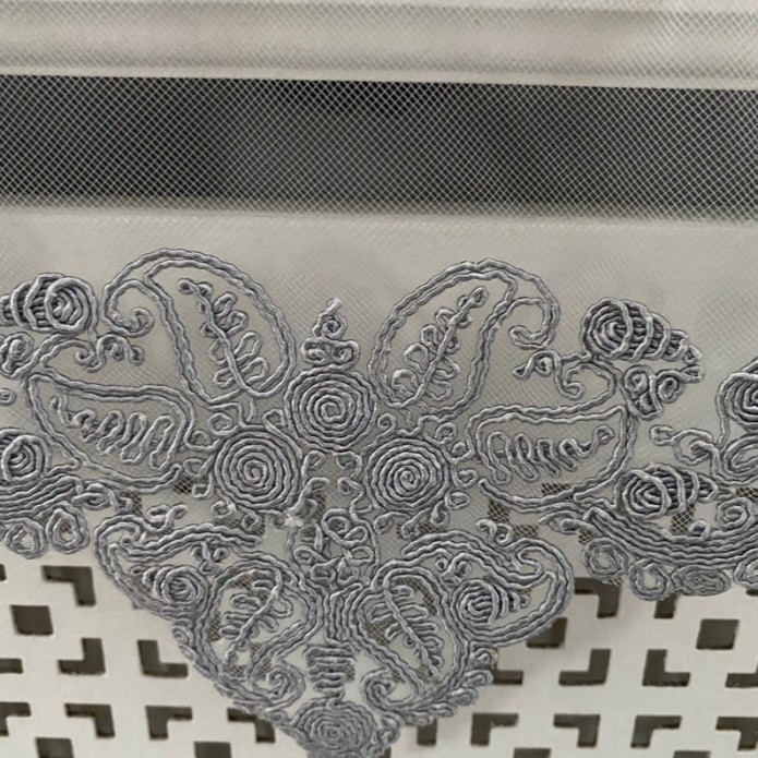 STUNNING GREY V SHAPE LACE DOILY FRENCH