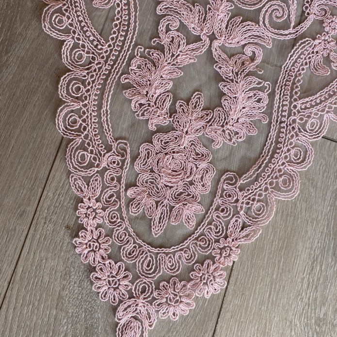 STUNNING PINK LACE V SHAPE TABLE RUNNER