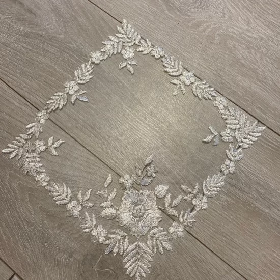 STUNNING SILVER AND CREAM LACE DOILY FLORA DESIGN