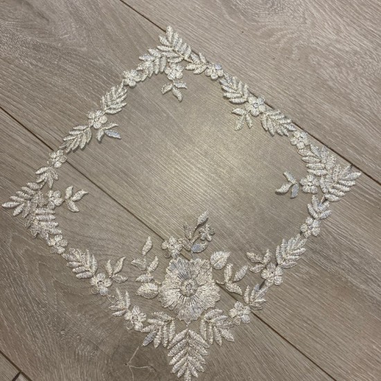 STUNNING SILVER AND CREAM LACE DOILY FLORA DESIGN