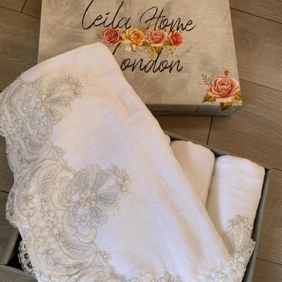 KNIGHTSBRIDGE WHITE SILVER LACE EDGE TOWEL SET