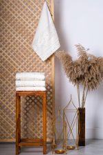 Cream Hand Towel Set of 4 – Pearl & Lace Embroidery – Velvet Cotton – Luxury Bridal Gift or Elegant Bathroom Towels - Image 3